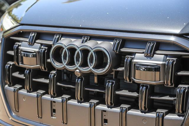 new 2025 Audi Q7 car, priced at $77,460