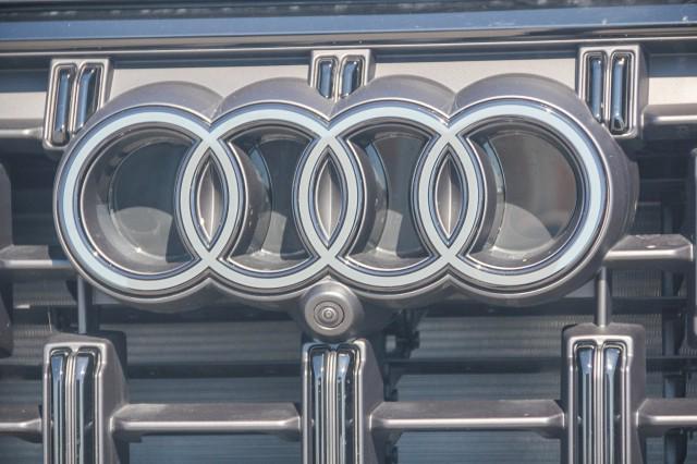 new 2025 Audi Q7 car, priced at $76,770