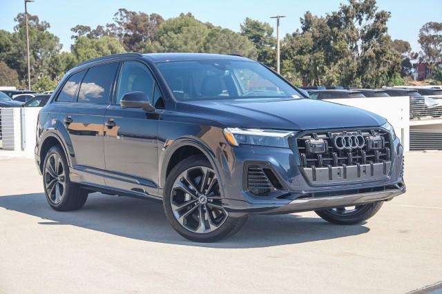 new 2025 Audi Q7 car, priced at $76,770