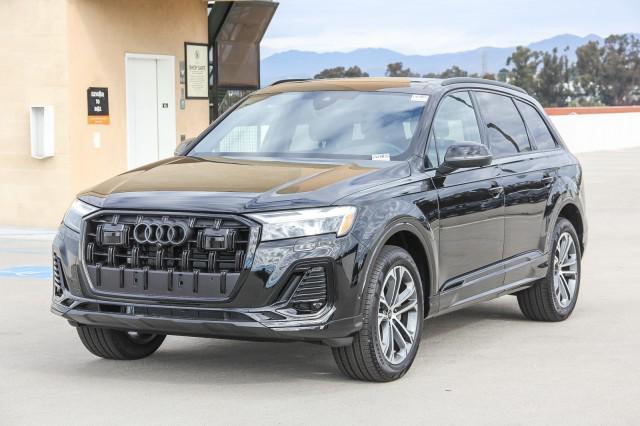 new 2025 Audi Q7 car, priced at $70,850