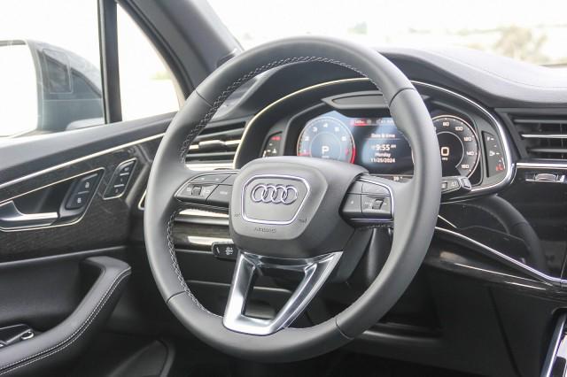 new 2025 Audi Q7 car, priced at $70,850