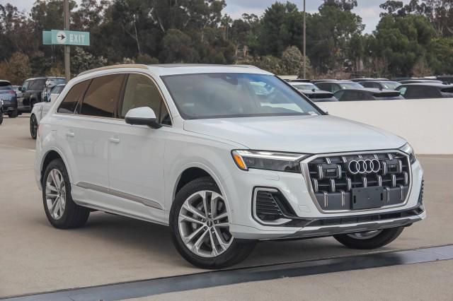 new 2025 Audi Q7 car, priced at $65,370