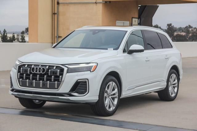 new 2025 Audi Q7 car, priced at $75,360