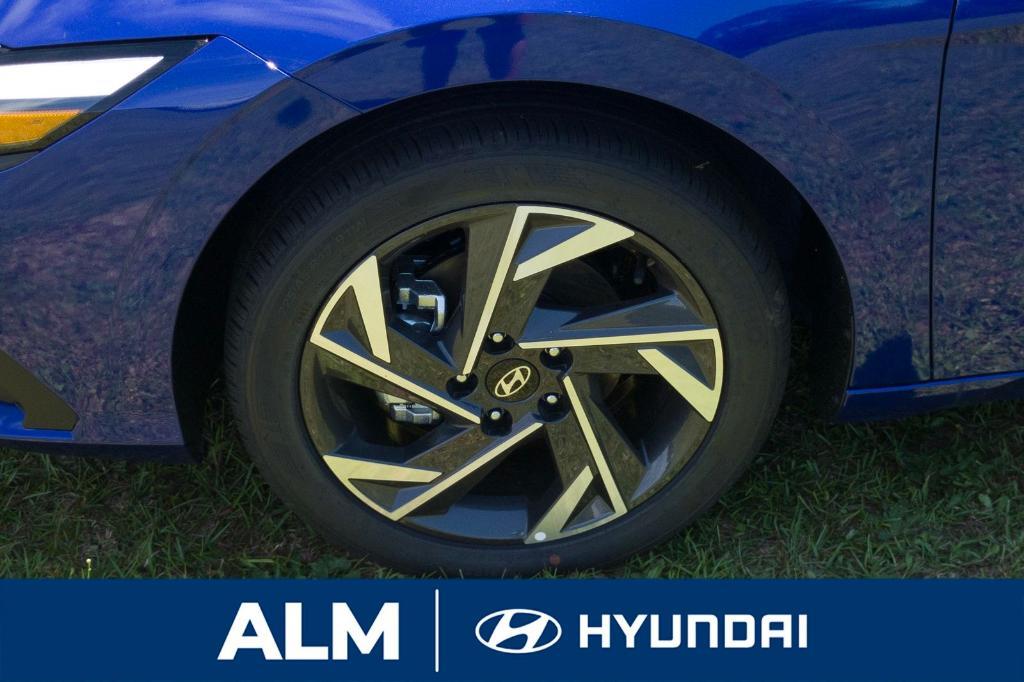 new 2025 Hyundai Elantra car, priced at $25,000