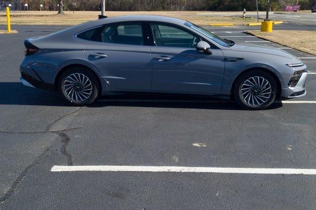 new 2025 Hyundai Sonata Hybrid car, priced at $32,390