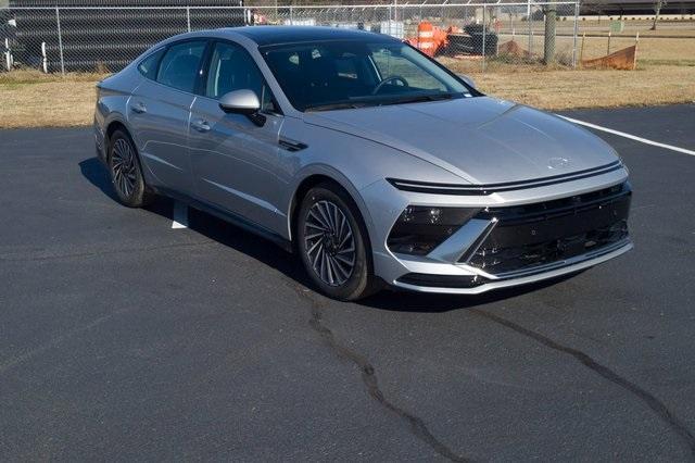 new 2025 Hyundai Sonata Hybrid car, priced at $38,840