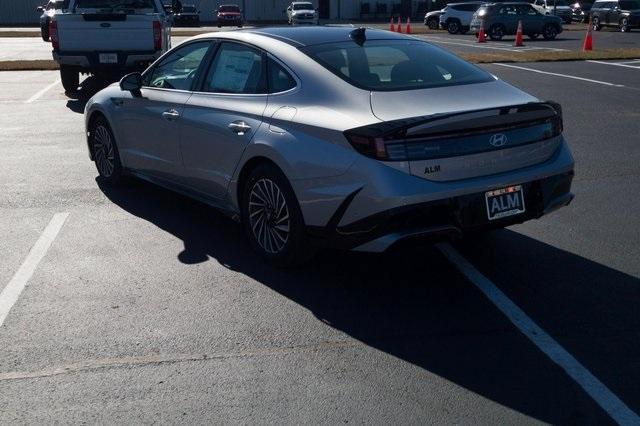 new 2025 Hyundai Sonata Hybrid car, priced at $38,840