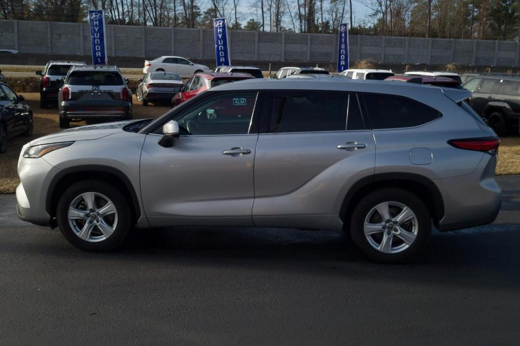 used 2022 Toyota Highlander car, priced at $28,920