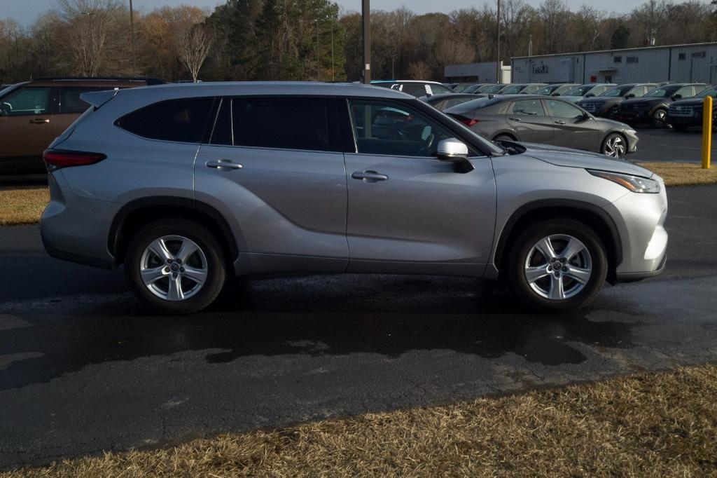 used 2022 Toyota Highlander car, priced at $28,920