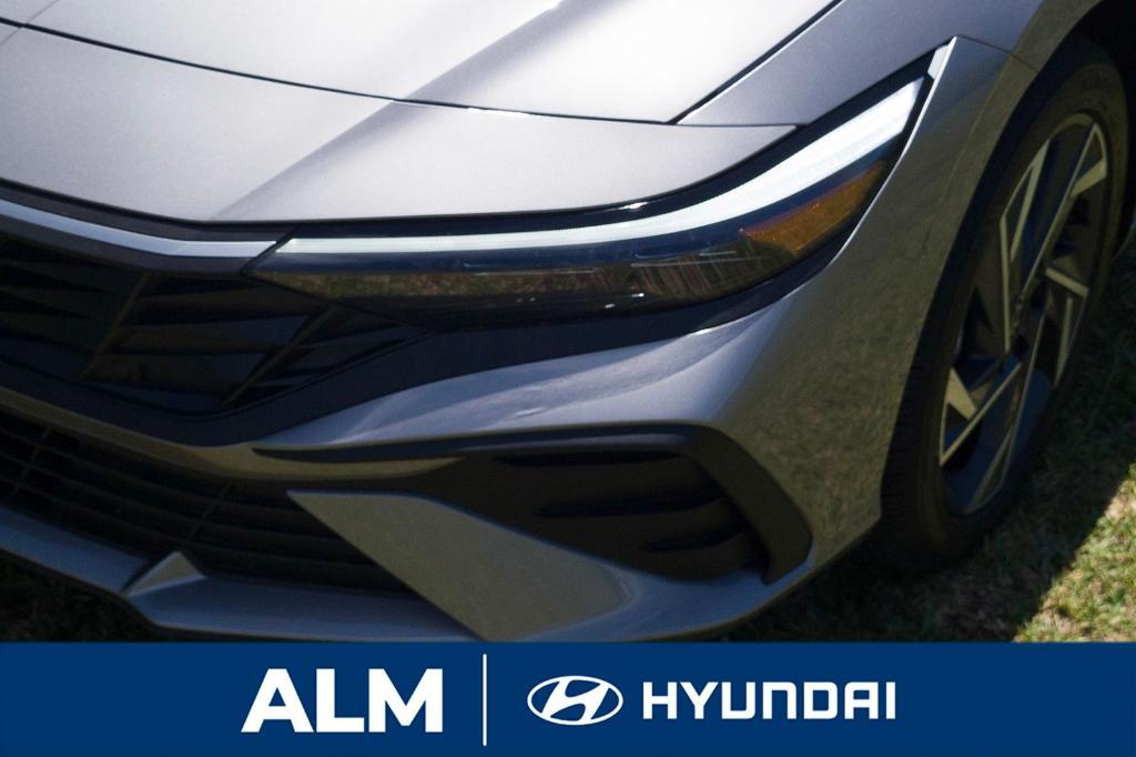 new 2025 Hyundai Elantra car, priced at $25,000