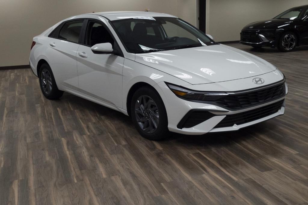 new 2024 Hyundai Elantra HEV car, priced at $28,465