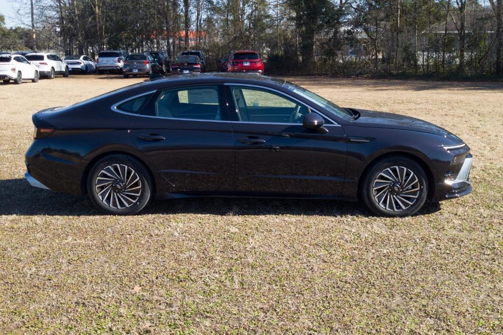 new 2025 Hyundai Sonata Hybrid car, priced at $39,380