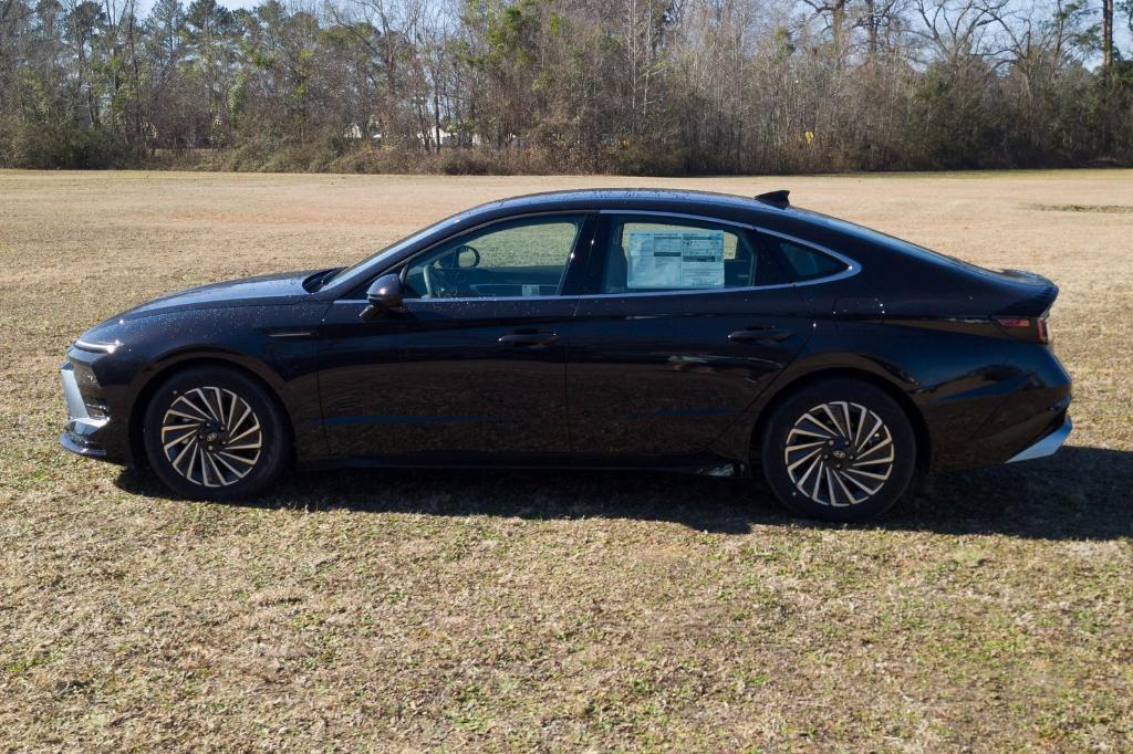 new 2025 Hyundai Sonata Hybrid car, priced at $39,380