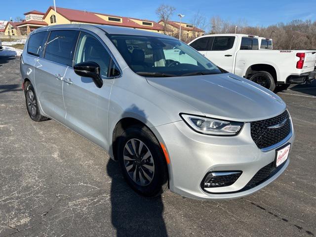 used 2024 Chrysler Pacifica Hybrid car, priced at $35,593