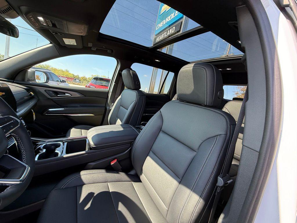 new 2026 Chevrolet Traverse car, priced at $46,490