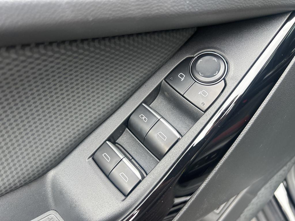 used 2025 Chevrolet Equinox car, priced at $31,544