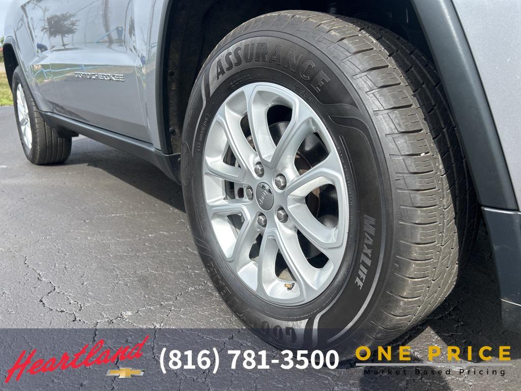 used 2015 Jeep Grand Cherokee car, priced at $13,837