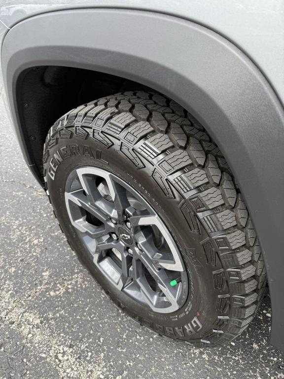 new 2026 Chevrolet Equinox car, priced at $39,290
