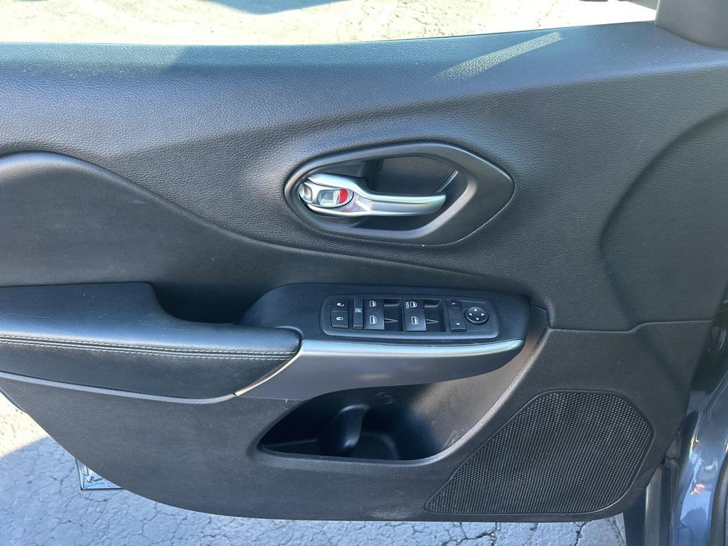 used 2020 Jeep Cherokee car, priced at $13,250