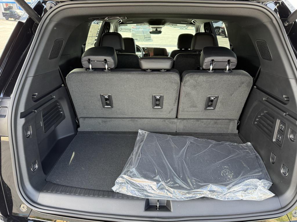 new 2026 Chevrolet Traverse car, priced at $59,290