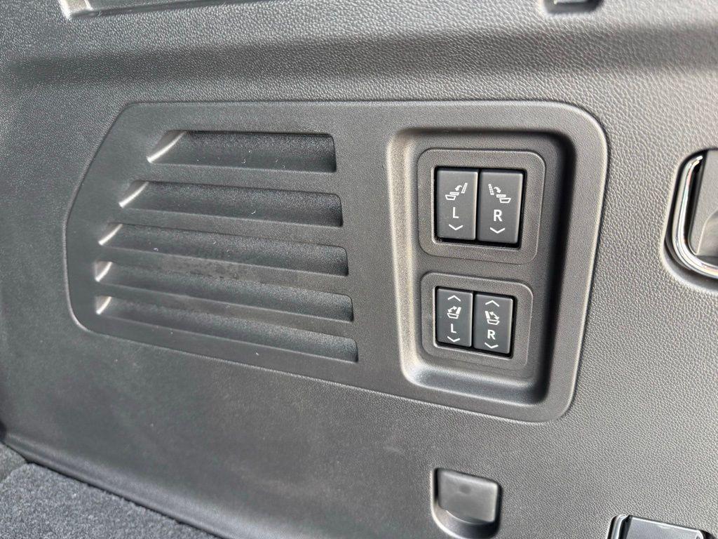 new 2026 Chevrolet Traverse car, priced at $59,290