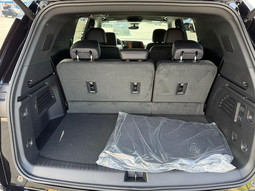new 2026 Chevrolet Traverse car, priced at $59,290