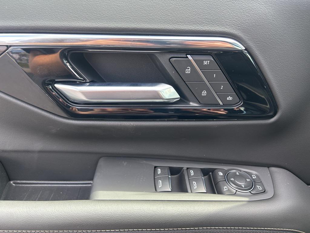 new 2025 Chevrolet Suburban car, priced at $81,795