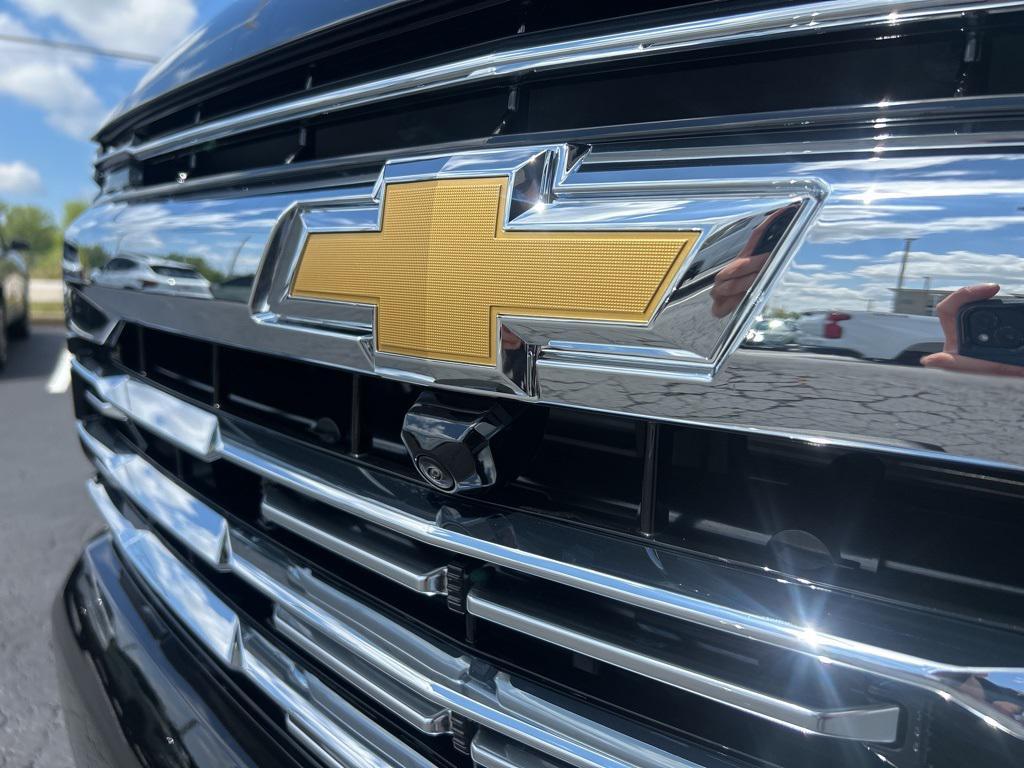 new 2025 Chevrolet Suburban car, priced at $81,795