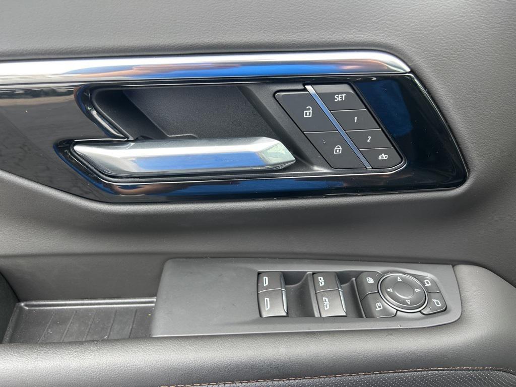 new 2025 Chevrolet Suburban car, priced at $100,045