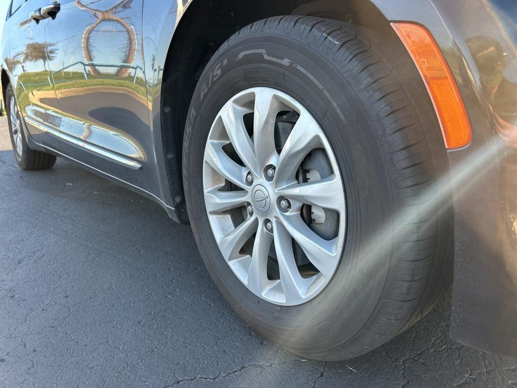 used 2018 Chrysler Pacifica car, priced at $11,250