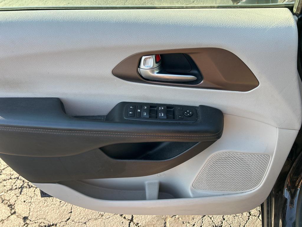 used 2018 Chrysler Pacifica car, priced at $11,250