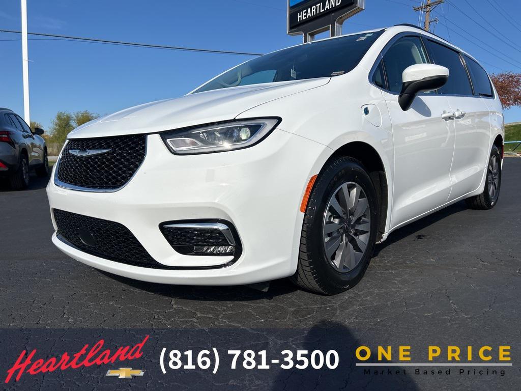 used 2023 Chrysler Pacifica Hybrid car, priced at $28,432