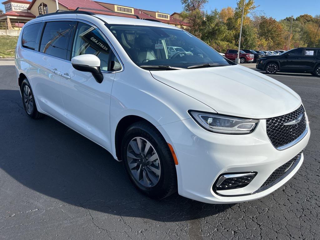 used 2023 Chrysler Pacifica Hybrid car, priced at $28,432