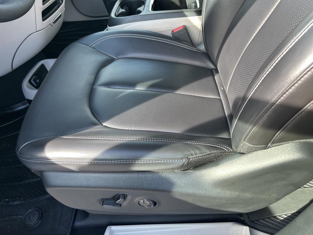 used 2023 Chrysler Pacifica Hybrid car, priced at $28,432