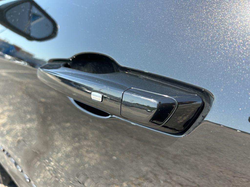 used 2025 Chevrolet Traverse car, priced at $47,877