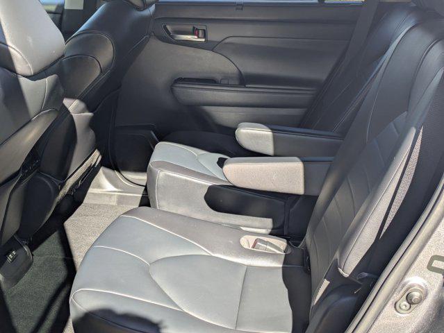 used 2021 Toyota Highlander Hybrid car, priced at $35,998