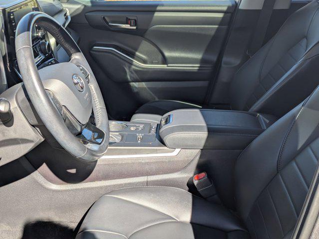 used 2021 Toyota Highlander Hybrid car, priced at $35,998