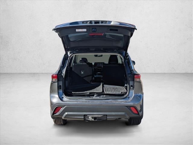 used 2021 Toyota Highlander Hybrid car, priced at $35,998