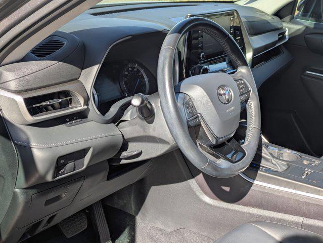 used 2021 Toyota Highlander Hybrid car, priced at $35,998