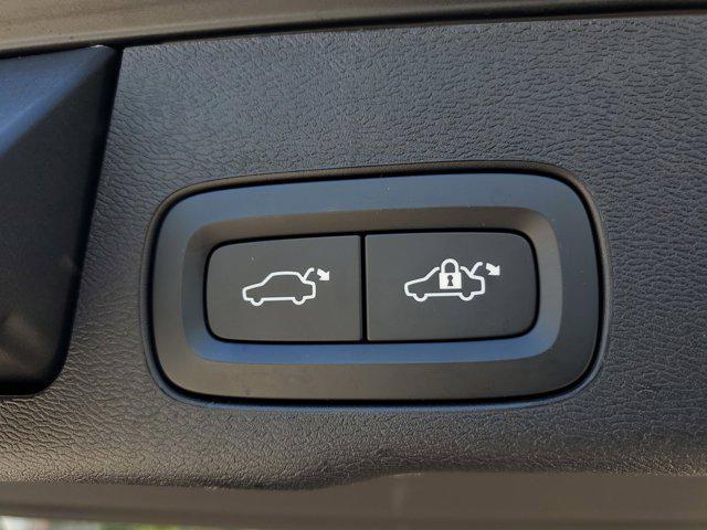 used 2022 Volvo XC60 car, priced at $38,995