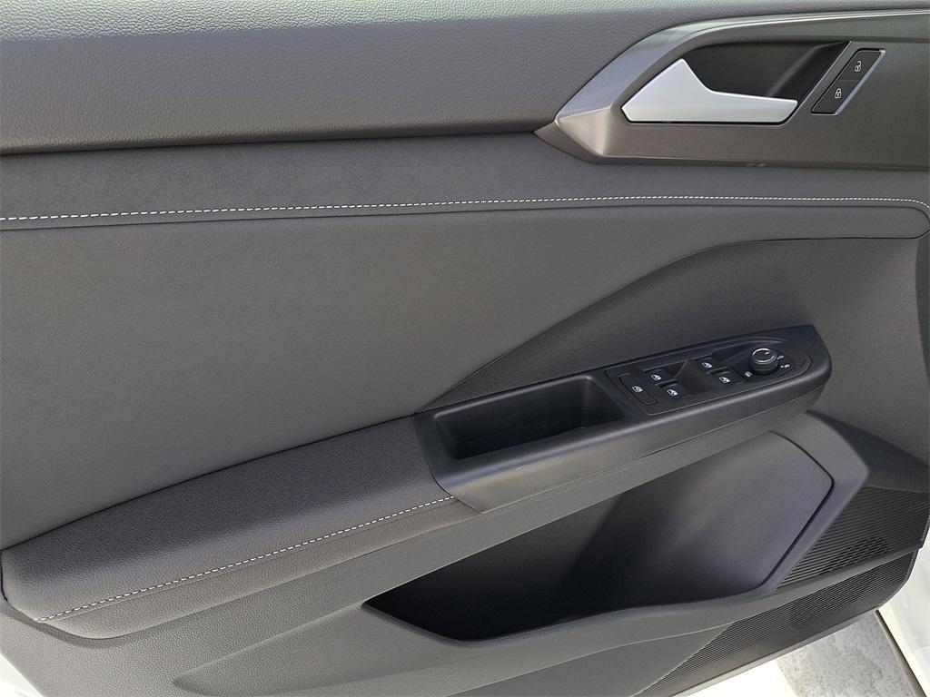 new 2025 Volkswagen Taos car, priced at $29,321