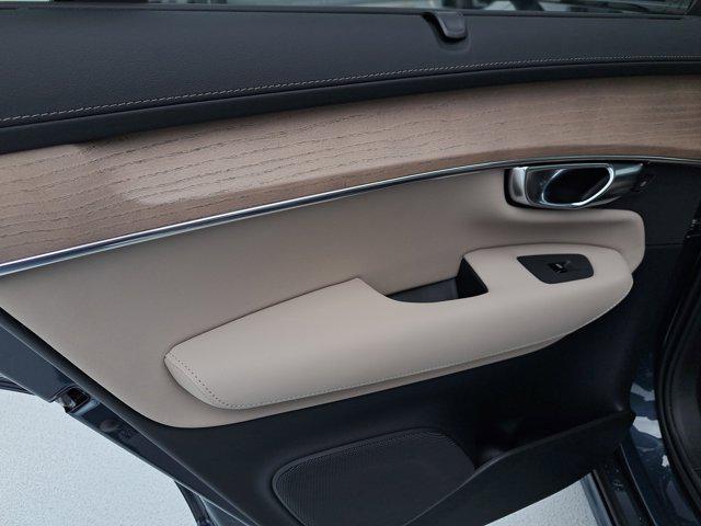 new 2026 Volvo XC90 Plug-In Hybrid car, priced at $80,142