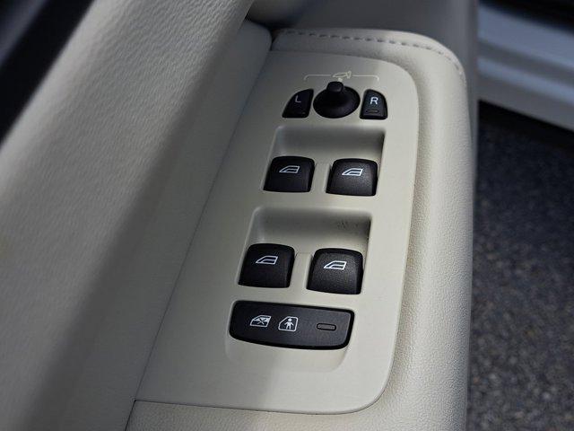 used 2022 Volvo XC60 car, priced at $32,995
