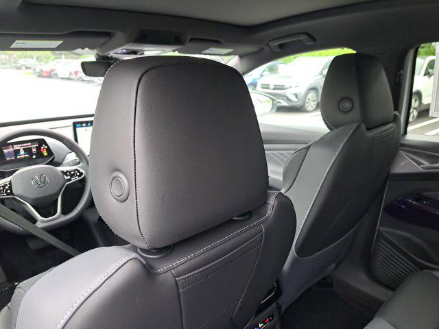 new 2025 Volkswagen ID.4 car, priced at $60,931