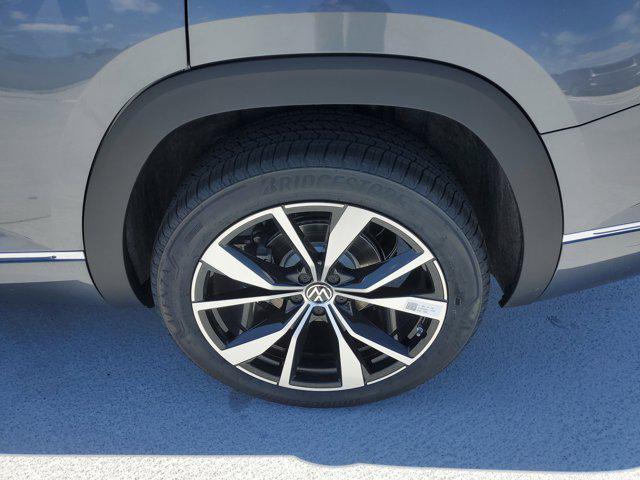 new 2025 Volkswagen Atlas car, priced at $52,471
