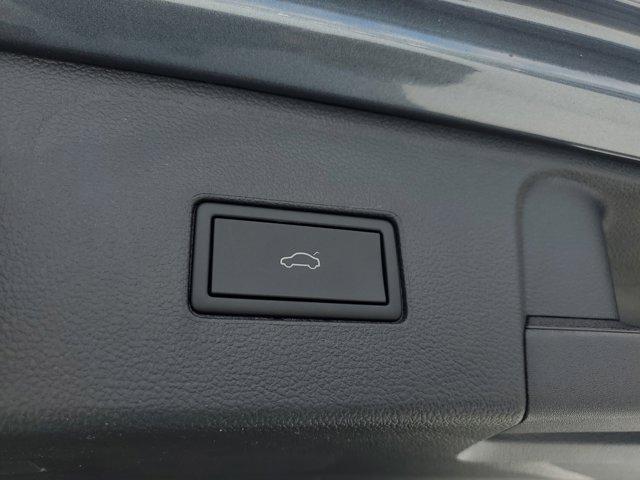 new 2025 Volkswagen Atlas car, priced at $56,596