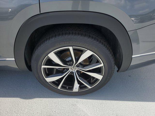 new 2025 Volkswagen Atlas car, priced at $56,596