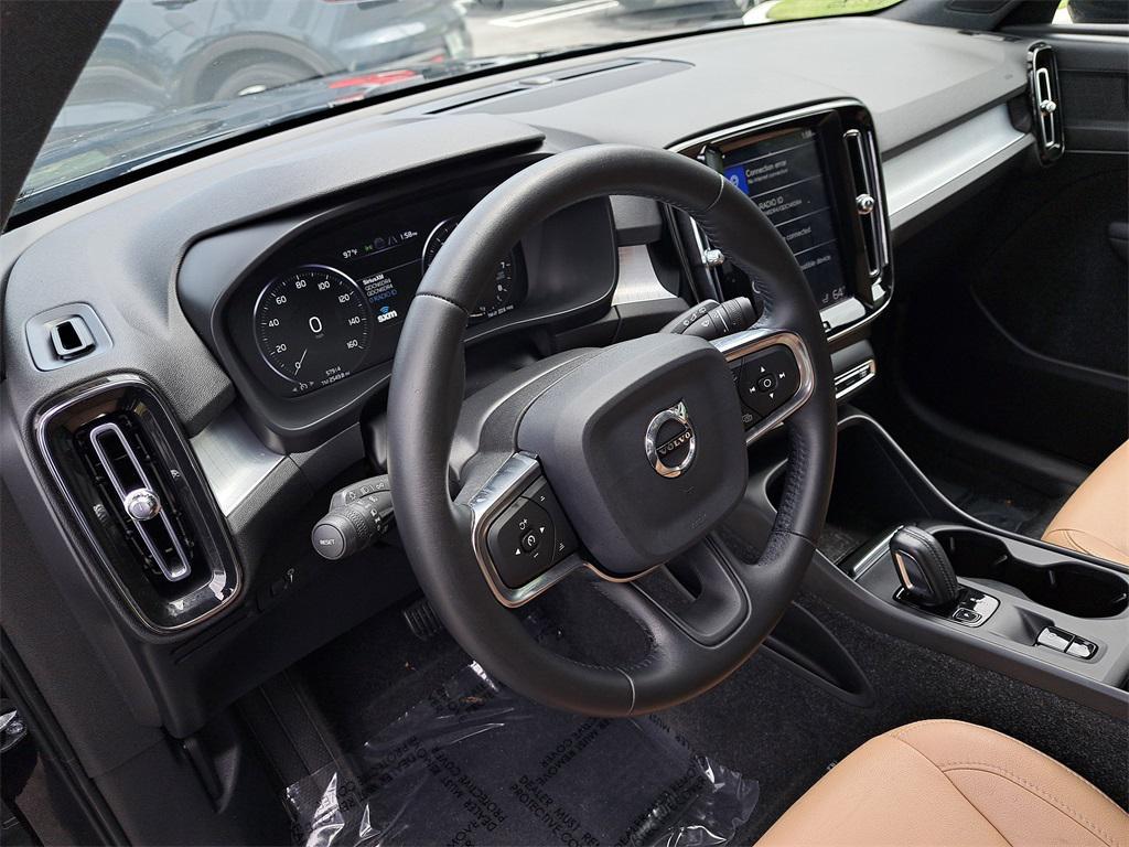used 2020 Volvo XC40 car, priced at $21,995