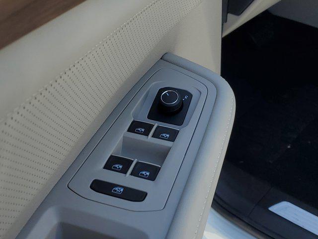 new 2025 Volkswagen Atlas car, priced at $40,986