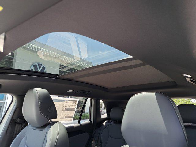 new 2025 Volkswagen Tiguan car, priced at $37,917